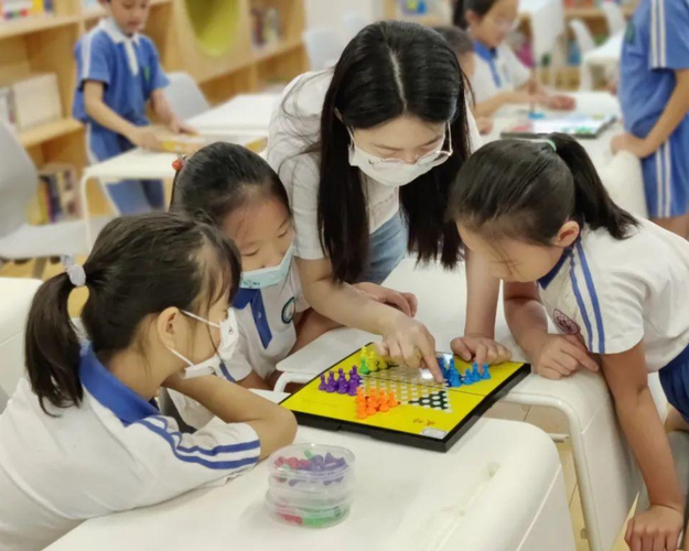 其实家长不应该依赖学校的托管服务,本来和学生相处的时间就少部分